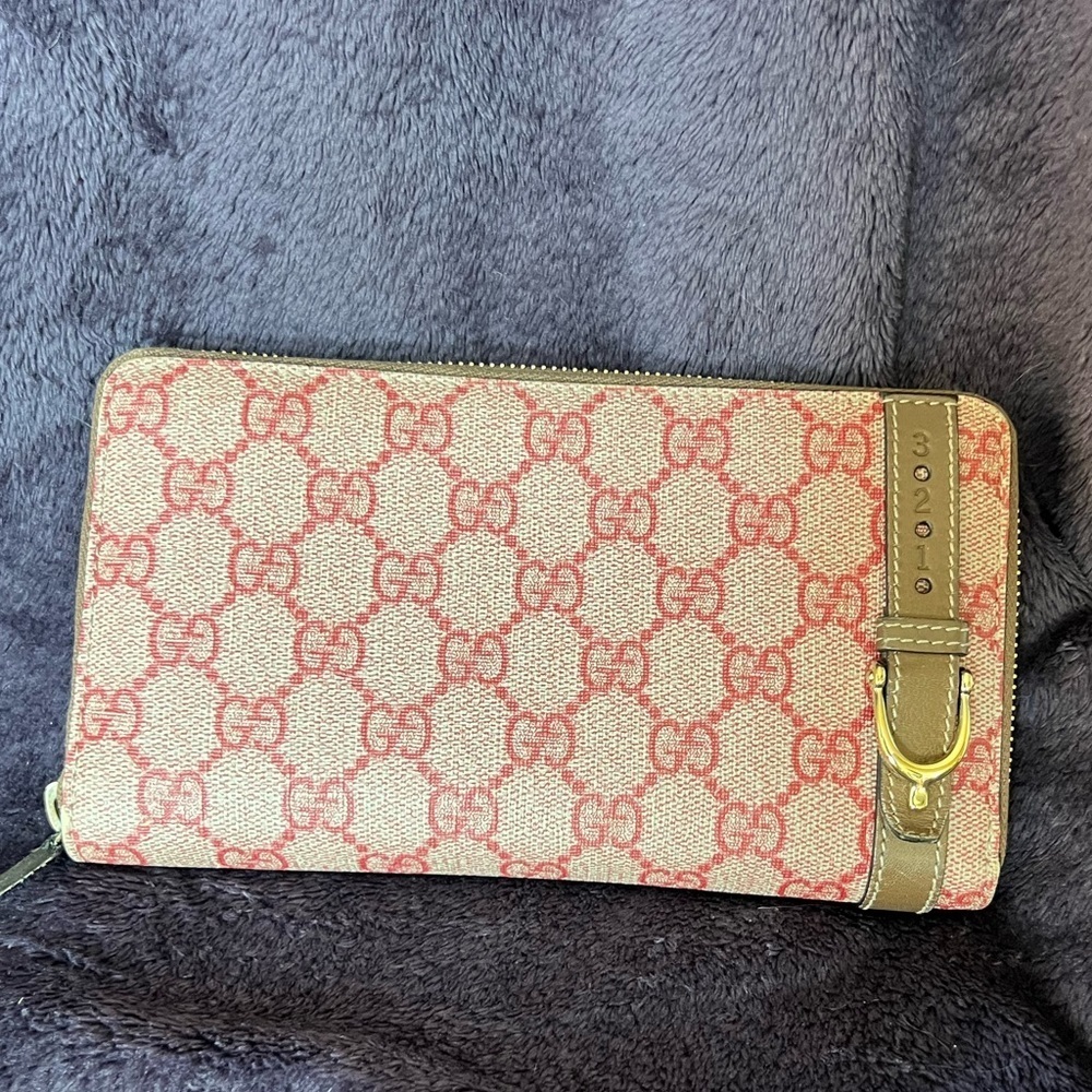 Gucci Beige and Pink GG Canvas Zip Wallet with Gold-Tone Accent